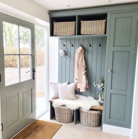 Boot Room Storage, Boot Room Utility, Utility Room Designs, Mudroom Remodel, White Laundry Rooms, Mudroom Decor, Casa Country, Mudroom Design, Hallway Designs