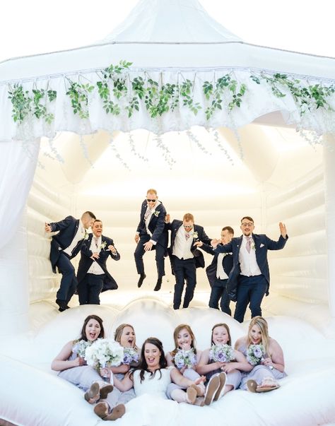 Bouncy House Wedding, Bounce Castle Wedding, Bounce House Wedding Photos, Wedding Bouncy Castle, White Bouncy Castle, Jump House, Pula Pula, Bouncy Castles, Mum Wedding