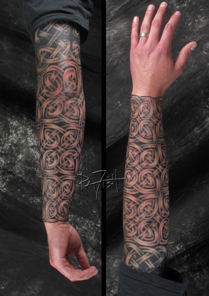 Celtic style sleeve tattoo Celtic Sleeve Tattoos, Armor Of God Tattoo, Scottish Tattoos, Celtic Knot Tattoo, Symbole Viking, Armor Tattoo, Irish Tattoos, Knot Tattoo, Celtic Tattoo