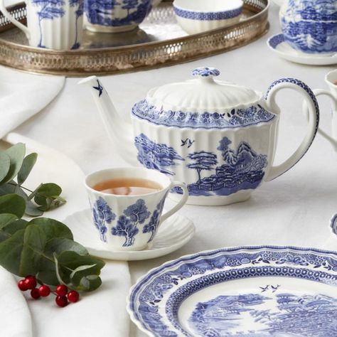 Designed exclusively for Fortnum & Mason, Gardens of Lyra takes inspiration from tea plantations around the world and their surrounding landscapes. Beautifully collaged and cloned visuals of the transferware pattern found in Spode's extensive archive are depicted throughout this mythical collection. Spode Blue Italian, Drawing Rooms, Italian Breakfast, Afternoon Tea Set, Italian Countryside, Breakfast Cups, Tea Plates, Willow Pattern, Delft Blue