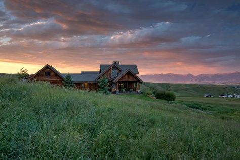 HGTV presents a log cabin mansion sitting among the grasses of a Montana prairie as it takes in the sunset view of distant mountains. Mansion Mountain, Log Cabin Mansions, Big Cabin, Montana Cabin, House With Land, Cabin Mansion, Montana Mountains, Distant Mountains, Cabin Aesthetic