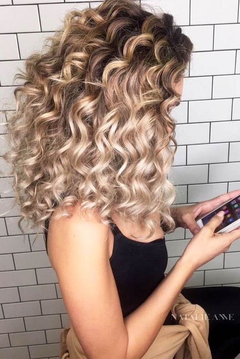 Regular Perm, Fade Haircut Curly Hair, Spiral Perm, Highlights Curly Hair, Wavy Curls, Permed Hairstyles, Lace Hair, Short Curly Hair, Hair Colour