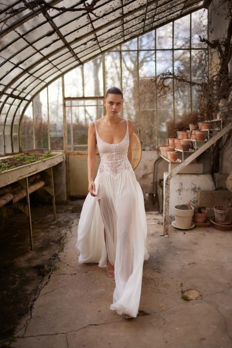 Wedding Dresses That Can Be Worn Again, Brianna Wedding Dress, Simple Stunning Wedding Dress, Old Glamour Wedding Dress, Mesh Overlay Wedding Dress, Scoop Neck Bridal Gown, Dana Harel Wedding Dress, Modern Beach Wedding Dress, Etherial Wedding Dress