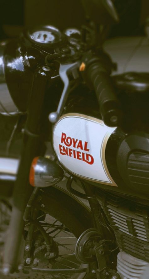 Royal Enfield Snapchat Story, Royal Enfield Snap, Royal Enfield Aesthetic, Funny Snap Streaks, Royal Enfield Classic 350cc, Classic 350 Royal Enfield, Old Bullet, Snapchat Images, Driving Aesthetic