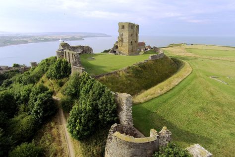 Scarborough Castle Bristol Poster, Scarborough Castle, Scarborough England, Yorkshire Coast, Beautiful Ruins, English Castles, London Pubs, East Yorkshire, Wedding Plan