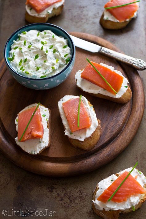 Smoked Salmon Goat Cheese Bruschetta Smoked Salmon Goat Cheese, Salmon Goat Cheese, Goat Cheese Bruschetta, Cheese Bruschetta, Bruschetta Appetizer, Salmon Appetizer, Goat Cheese Appetizer, Whipped Goat Cheese, Fancy Appetizers