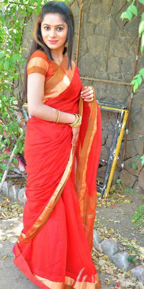 Delna Davis, Red Saree Blouse, Dp For Instagram, Beautiful White Dresses, Female Celebrity Fashion, Instagram Dp, Arabian Beauty Women, Indian Photoshoot, Saree Photoshoot