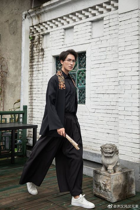 Modern Chinese Fashion Men, Modern Hanfu Men, Chinese Fashion Men, Hanfu Gallery, Ancient Clothing, Textiles Inspiration, Hanfu Men, Chinese Fashion Street, Modern Hanfu