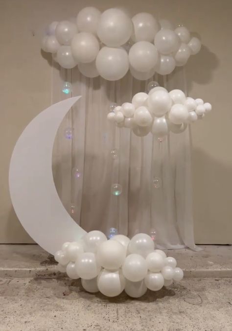 Ballon Clouds Decoration, Cloud 9 Hoco Theme, Cloud Balloon Centerpiece, Cloud 9 Birthday Party Ideas Diy, Cloud Party Decor, Cloud Theme Gender Reveal Ideas, Cloud Nine Prom Theme, Cloud 9 Decorations, Cloud Balloon Garland