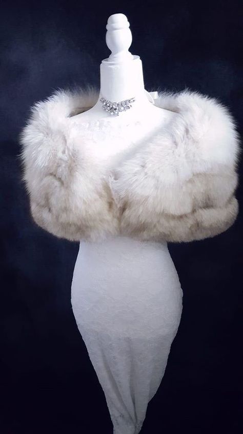 Fur Shawl Wedding Bridesmaid, Fur Cape Outfit, Fur Shawl Outfit, Winter Dress Design, Fox Stole, Bridal Capelet, Wedding Bolero, Bridal Fur, Wedding Fur