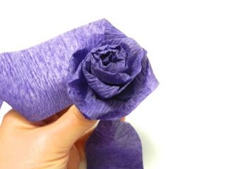 Sewing and Crafting with Sarah: Crepe Paper Roses Tutorial Crepe Paper Roses Tutorial, Paper Flowers Roses, Roses Tutorial, Paper Roses Diy, Crepe Paper Crafts, Giant Paper Roses, Crepe Paper Roses, Crepe Paper Streamers, How To Make Crepe