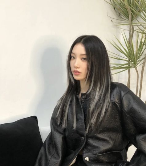 Black Hair White Tips, 2024 Lifestyle, Hair 2025, Green Matcha, Fishtail Braids, Korean Hair Color, Hair Color Underneath, Peach Hair, Hair Color Streaks