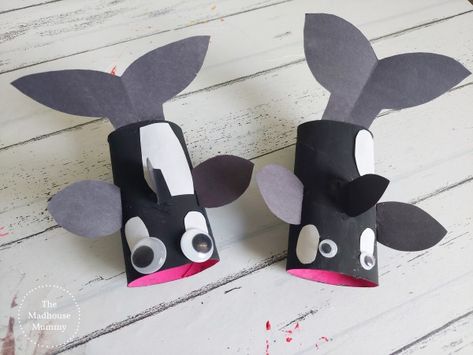 Toilet roll orca whale - This crafty family - Crafts for kids Orca Craft Preschool, Under The Sea Craft, Whale Crafts, Under The Sea Crafts, Orca Whale, Whale Design, Bible Crafts For Kids, Sea Crafts, Childrens Bible