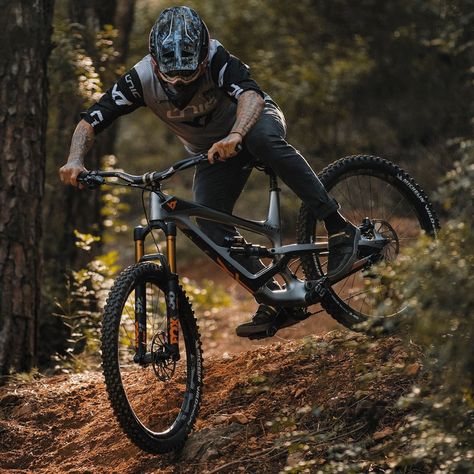 Mountain Bike Wallpaper, Mountain Bike Photography, Mountain Cycle, Extreme Mountain Biking, Mountain Cycling, Mountain Biking Photography, Bike Wallpaper, Mountain Bike Action, Best Bmx