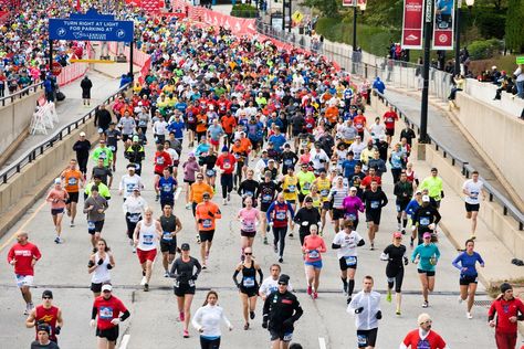 Marathon Preparation, Running Marathon Training, Speed Workout, Chicago Marathon, First Marathon, Chicago Photos, Marathon Runners, Best Running Shoes, Running Tips