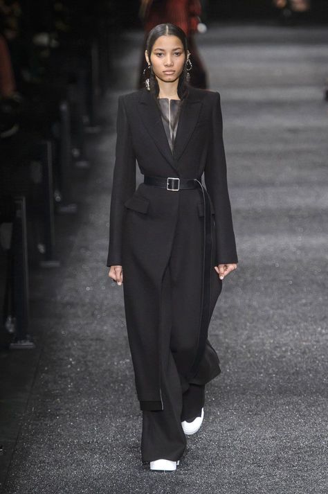 Runway Fashion Couture, Mode Chanel, Looks Street Style, Black Suit, Street Style Inspiration, Looks Chic, 가을 패션, Suit Fashion, Fall 2017