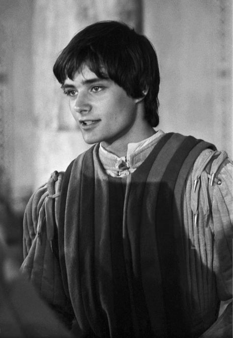 Romeo 1968 Leonard Whiting, Romeo And Juliet 1968 Benvolio, Leonard Whiting Romeo, 1968 Romeo And Juliet, Benvolio 1968, Benvolio Romeo And Juliet, Romeo 1968, Romeo And Juliet Painting, Juliet Painting