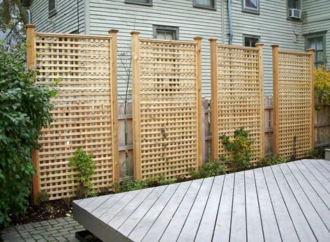 undefined Cheap Privacy Fence, Yard Privacy, Diy Privacy Fence, Patio Privacy Screen, Apartment Balcony Garden, Modern Front Yard, Garden Fence Panels, Privacy Fence Designs, Patio Privacy