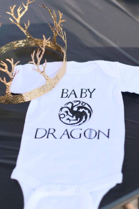 Gender reveal game of thrones Game Of Thrones Gender Reveal, Gender Reveal Decor, Game Of Thrones Theme, Gender Reveal Party Games, Gender Reveal Games, Gender Reveal Decorations, Baby Massage, House Of The Dragon, Baby Dragon