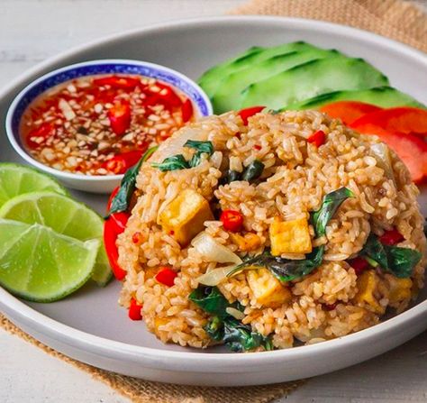 Thai Basil Rice, Vegetarian Thai Curry, Rice Calories, Thai Basil Fried Rice, Basil Fried Rice, Broiled Chicken, Arroz Frito, Vegan Fish, Rice Varieties