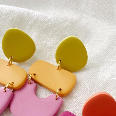 Meadow & Mae | Handmade Clay Jewelry on Instagram: "These colorful cutie pies made their debut at last night’s market and will be joining the shop during the next update! I’m obsessed with both of these color combos. 😍 #colorful #bright #brightcolors #bold #colorblock #statement #statementearrings #handmade #polymerclay #polymerclayearrings #polymerclayartist #clayearrings #livecolorfully #bebold #inmyearringsera" Bright Polymer Clay Earrings, Handmade Clay Jewelry, Polymer Earrings, Polymer Clay Jewelry Diy, Earring Designs, Resin Projects, Polymer Jewelry, Clay Jewelry Diy, Live Colorfully