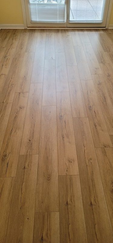 Wood Looking Vinyl Flooring, Office Vinyl Flooring, Vinyl Flooring That Looks Like Wood, Luxury Vinyl Tile Kitchen, Vinyl Flooring Ideas, Oak Vinyl Plank Flooring, Chiro Office, Random Reference, Wood Look Tile Floor