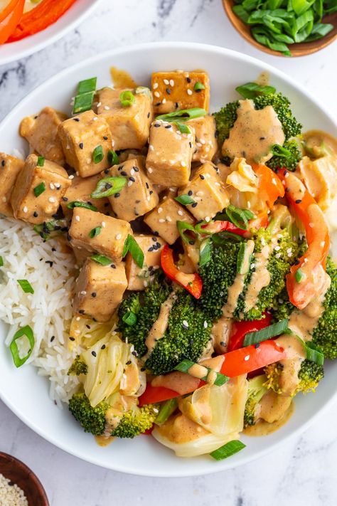 Tofu Peanut Sauce, Easy Vegan Stir Fry, Tofu Mayo, Peanut Sauce Stir Fry, Peanut Sauce Tofu, Peanut Butter Tofu, Tofu Food, Seared Tofu, Peanut Butter Curry