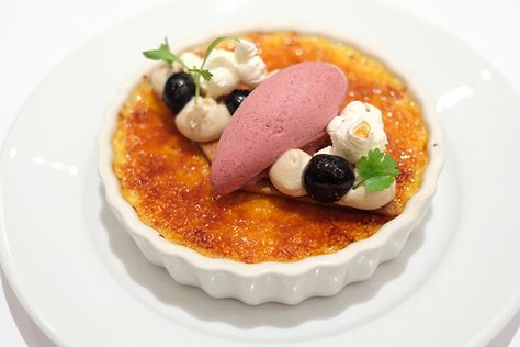 Fine Dining Creme Brulee, Creme Brulee Presentation, Creme Brulee Fine Dining, Creme Brulee Plating, Creme Brulee Aesthetic, Corn Creme Brulee, Caldo Recipe, Cake Alternatives, Baking Bad