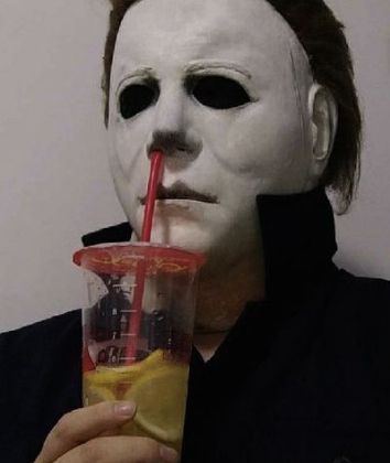 Funny Michael Myers Pictures, Michael Myers Pfp Funny, Micheal Myers Pfp, Michael Myers Funny, Michael Myers Face, Michael Meyers Halloween, Horror Memes, Michaels Halloween, Horror Movies Funny