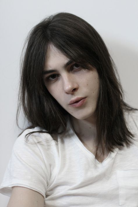 Michael Tintiuc Androgynous People, Boys Long Hairstyles, Long Hair Styles Men, Attractive People, Pretty Men, Mens Hairstyles, Hair Inspiration, Pretty People, Beautiful People