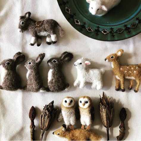 Wool Felting Animals, Tovad Ull, Needle Felting Diy, Needle Felted Christmas, Felted Wool Crafts, Wool Animals, Needle Felting Tutorials, Felt Baby, Needle Felting Projects