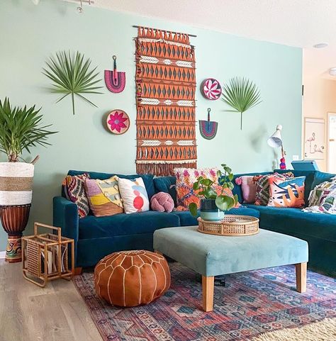 Bohemian Beach House Living Room, Modern Colorful Living Room, Mid Century Modern Colorful, Colorful Living Room, Living Room Transformation, Boho Chic Living Room, Cozy Spaces, Colourful Living Room, Eclectic Living Room