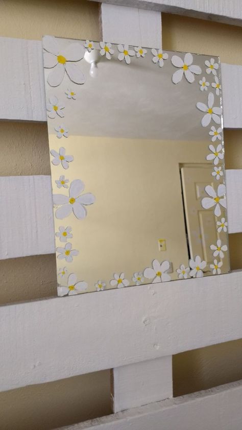 Painted Mirror Aesthetic, Cute Mirror Painting Ideas, Mirror Painting Ideas Art, Things To Paint On Mirrors, Mirror Painting Ideas Aesthetic, Mirror Decoration Ideas, Mirror Painting Ideas, Dressing Mirrors, Mirrors Ideas