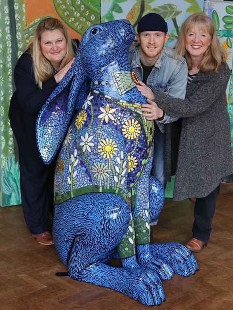 Debbie Sterling mosaics 3d Mosaics Sculpture, Mosaic Rabbit, Mosaic Furniture, Mosaic Animals, Mosaic Madness, Concrete Sculpture, Glass Mosaic Art, Mosaic Pieces, Glas Art