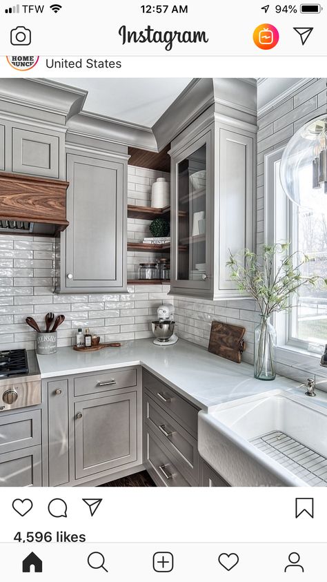 Серая Кухня, Fancy Kitchens, Scandinavian Style Home, Kabinet Dapur, Beautiful Kitchen Designs, Gray Cabinets, Farmhouse Kitchen Cabinets, Kitchen Cabinets Makeover, Grey Kitchen Cabinets