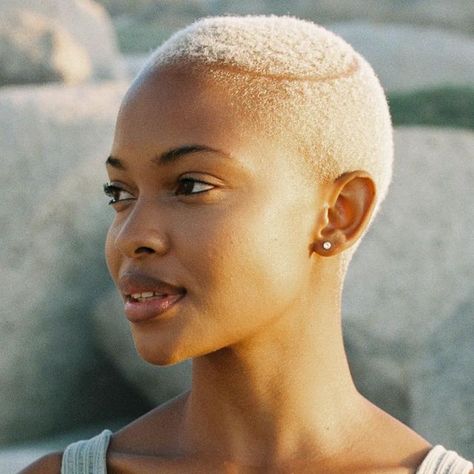 Ready Hairstyles, Low Cut Hairstyles, Short Platinum Blonde Hair, Short Dyed Hair, Short Fade Haircut, Shaved Hair Women, Short Natural Haircuts, Short Hair Designs, Black Women Short Hairstyles