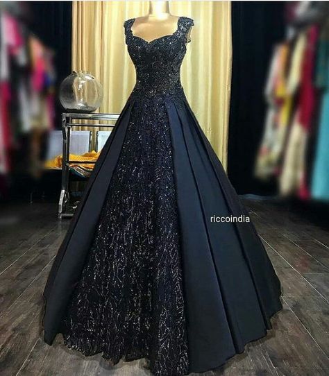 Gowns Dresses Indian Receptions, Gowns Dresses Indian, Engagement Dress For Bride, Reception Gowns, Engagement Gowns, Indian Wedding Gowns, Gown Party Wear, Wedding Lehenga Designs, Reception Gown