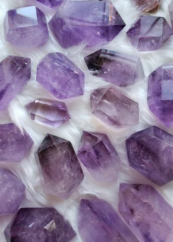 Amethyst Crystal Aesthetic, Amythest Gemstone, Amethyst Aesthetic, Boosting Creativity, Financial Blessings, Clear Energy, Amethyst Properties, Opening Your Third Eye, Unique Crystals