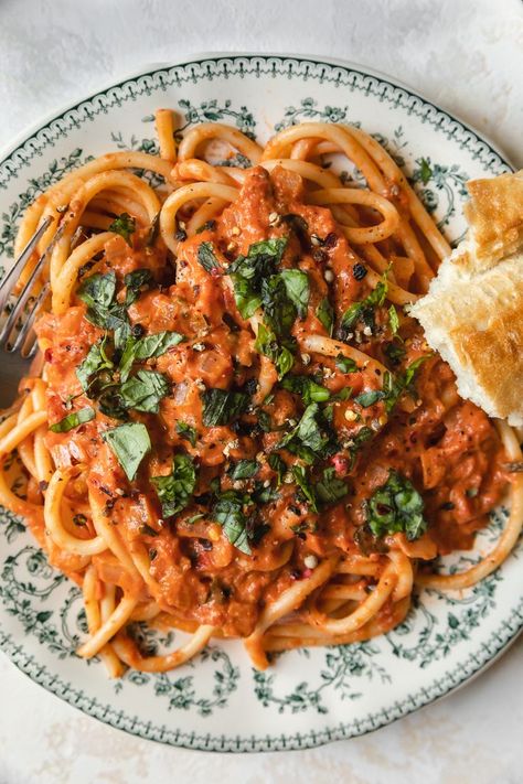 Spicy Vodka Sauce, Bucatini Recipes, Recipe Mushroom, Vodka Sauce Recipe, Pasta Night, Vodka Sauce, Parmesan Pasta, Perfect Pasta, Cracked Pepper