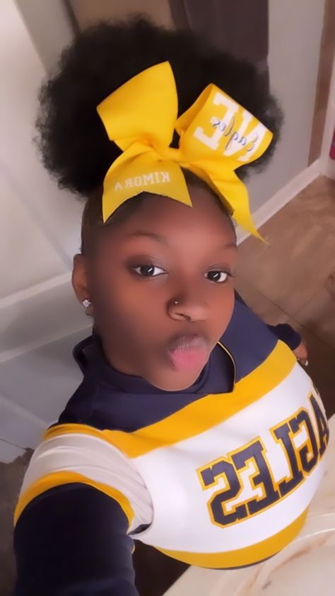 Black Cheer Hairstyles, Cheerleading Hairstyles Black Hair, Cheer Hairstyles Black, Black Cheerleaders Hairstyles, Cute Cheer Hairstyles With Bow, Cheerleading Black, Cheer Hairstyles, Cheerleader Halloween Costume, Cheerleading Videos