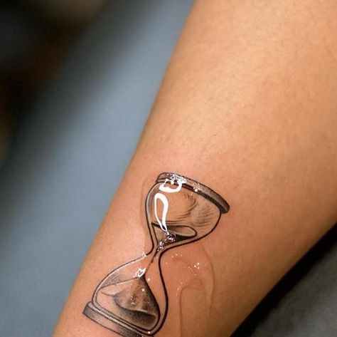 R’ink Tattooz - Tattoo studio, Delhi on Instagram: "Passage of Time: At its core, an hourglass symbolizes the relentless and impartial march of time. The grains of sand slipping from one bulb to another remind us of the fleeting nature of life, urging us to make the most of each precious moment. Hour glass tattoo . For tattoo appointment / queries  📩 @rinktattooz  ☎️ +91 96670 20423 📍 E-13, 2nd floor, South extension II main market, New Delhi  . . #hourglasstattoo #passageoftimetattoo #mortalitytattoo #balancetattoo #patiencetattoo #reflectiontattoo #remembrancetattoo #timetattoo #lifetimetattoo #transformation #steadfasttattoo #philoshopicaltattoo #depttattoo #tattoo #lifebeautytattoo #lifegoal #explore #art #design #ink #tattoodesign #smalltattoo #finelinetattoo #neatlinetattoo #easthe Sand Dial Tattoo, Time Is Priceless Tattoo, Cracked Glass Tattoo, Hour Glass Tattoo Ideas Unique, Sands Of Time Tattoo, Hourglass Tattoo Simple, Time Is Precious Tattoo, Your Time Is Limited Tattoo, Sand Timer Tattoo