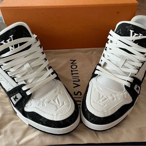 Louie Vutton Mens Trainer Sneaker Louie Vuttion, Louis Vuitton Sneakers, Trainer Sneakers, Mens Trainers, High Top Sneakers, Louis Vuitton, Black And White, Sneakers, Fashion Design