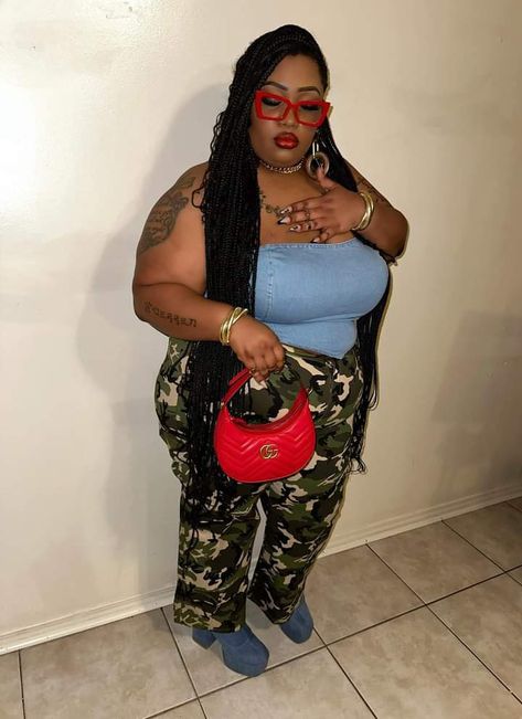 Plus Size Freaknik, 90s Freaknik Outfits Black Women Plus Size, Plus Size Mc Bling, Graphic Tee Outfit Black Women Plus Size, Plus Size Cargo Jean Outift, Plus Size Birthday Outfits, Pink Summer Outfits, Football Bedroom, Embroidery Blouses