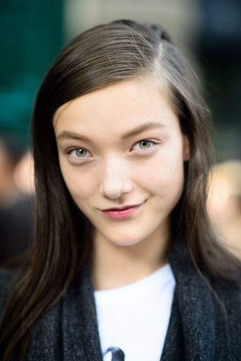 Pin for Later: Bellissima! The Most Gorgeous Street Style Stars of Milan Fashion Week MFW Street Style Beauty Yumi Lambert, Mfw Street Style, Female Eyes, Clear Face, Best Portraits, Hooded Eyes, Interesting Faces, Girl Crush, Milan Fashion Week