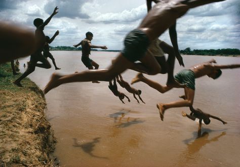 'The (More or Less) Decisive Moments' Magnum Photos square print sale Bruno Barbey, Viviane Sassen, Peace Corps, Henri Cartier Bresson, Amazon River, Study Photography, Photo Store, Photographer Portfolio, French Photographers