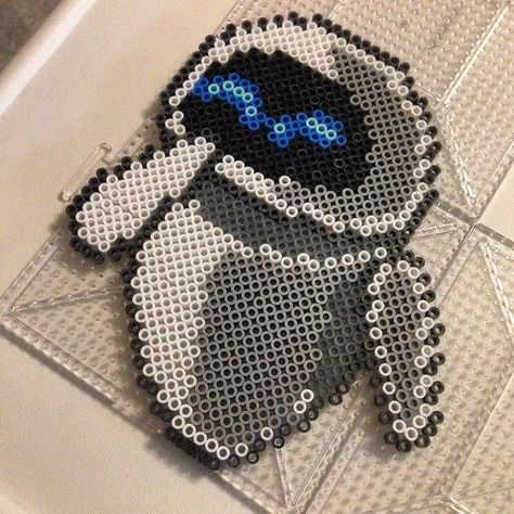 Walle Y Eva, Eve Wall, Eve Wall E, Melt Beads, Robot Party, Pixel Beads, Kandi Ideas, Perler Ideas, Disney Cross Stitch Patterns