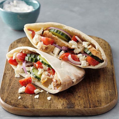 Greek Grilled Chicken Pitas Chicken Pita Sandwich, Chicken Pita Pockets, Pocket Recipes, Chicken Pita Recipes, Greek Chicken Pita, Pita Pocket Recipes, Chicken Pitas, Pita Recipe, Greek Grilled Chicken