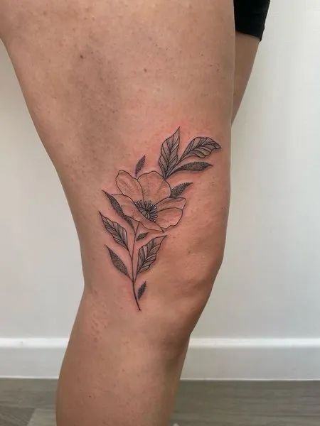 Side Knee Tattoo Around The Knee Tattoos, Side Knee Tattoo, Tattoo Ideas Geometric, Over The Knee Tattoo, Knee Tattoo Ideas, Hopeless Romantic Tattoo, Side Leg Tattoo, Beloved Tattoo, The Knee Tattoo