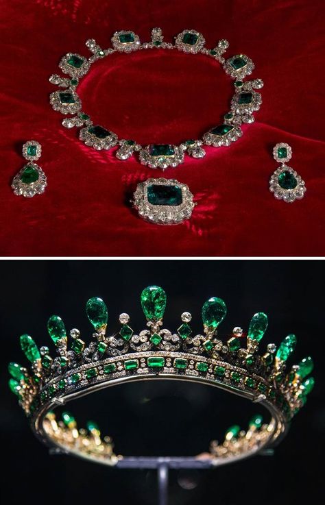 Queen Victoria's emerald and diamond parure, circa 1845. The diadem was designed by Prince Albert for Queen Victoria and created to complement a necklace set with nine oval emerald clusters, each within a border of cushion-shaped diamonds. The accompanying earrings and an impressive 20ct emerald and diamond brooch, both of which were also gifts from Albert. Queen Victoria Emerald Tiara, Queen Victoria Jewellery, Queen Victoria Crown, Diamond Parure, Halo Jewelry, State Dinner, Royal Crown Jewels, Royal Crowns, Jewelry Set Design