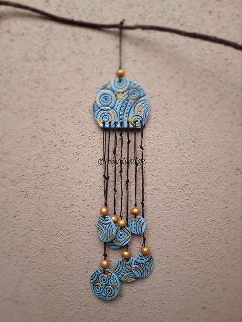 Air Dry Clay Art Projects Diy, Clay Windchimes Diy, Air Dry Clay Wall Art Ideas, Polymer Clay Wind Chimes, Wall Hanging Clay Art, Air Dry Clay Hanging Decorations, Airdryclay Ideas Decor, Clay Hanging Decor, Hanging Clay Art